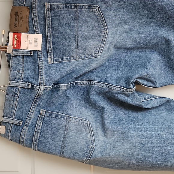 Wrangler  Authentics,  NWTG, Sz 42 X 30 Light Blue Jeans, 3 Pockets in Front - Picture 9 of 11
